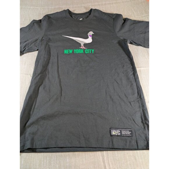 Nike Sportswear Graphic Tee Size Small Grey NYC Swoosh Pigeon‎ - Picture 1 of 7
